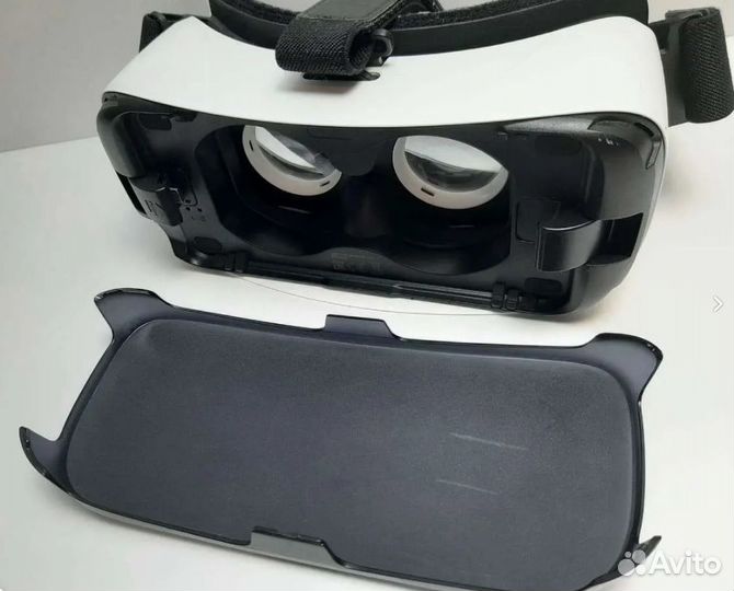 Очки виртуальной реальности Samsung GearVR SM-R322
