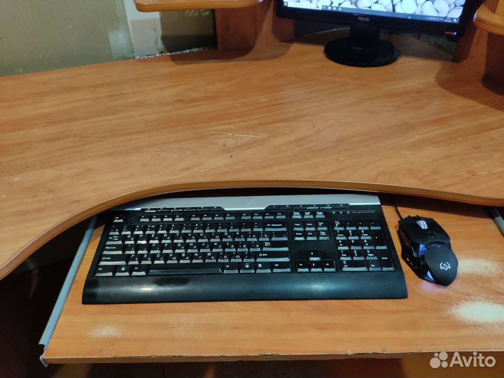 Компьютерный стол