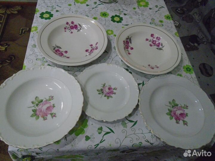 Тарелки и чайник