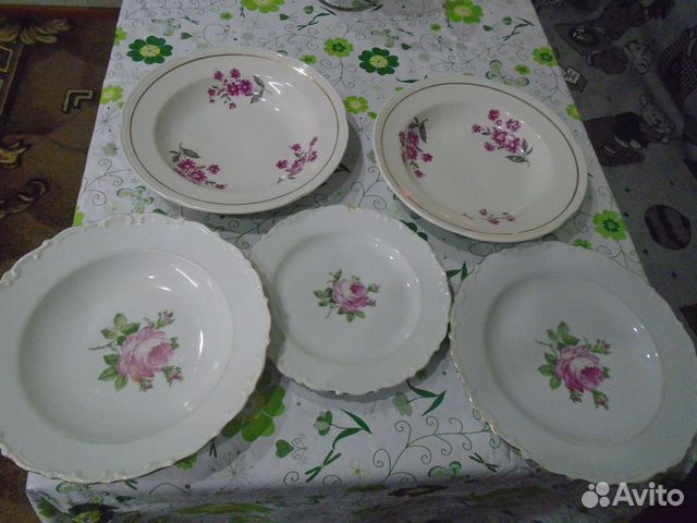 Тарелки и чайник