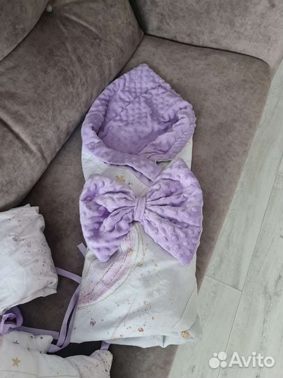 Комплект бортики, одеяло, простынь в кроватку