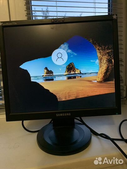 Монитор Samsung SyncMaster 713N