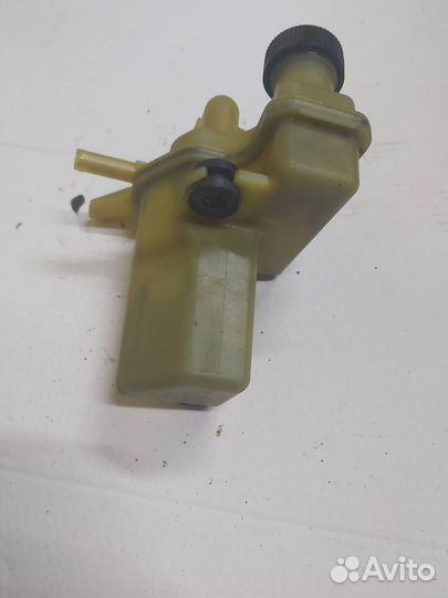 Бочек гидроуселителя Mazda 3 BK рест. 2006