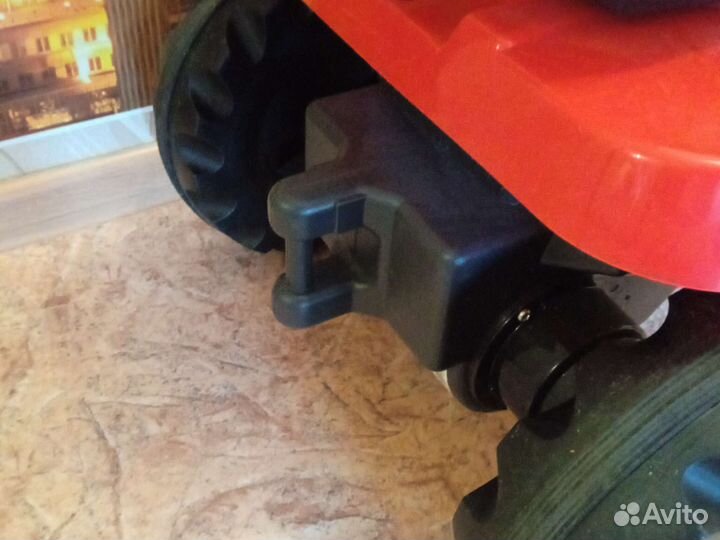 Продам детский трактор на педалях.Состояние 5+