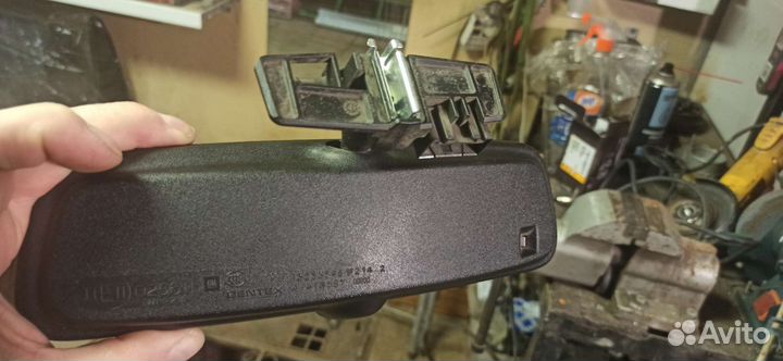 Зеркало заднего вида