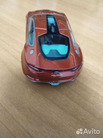 Коллекционная модель машинка