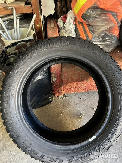 Goodyear Ultragrip 600 215/55 R17 98