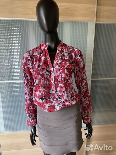 Красивая блуза с красными цветами Gina Benotti S