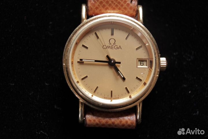 Женские золотые часы Omega