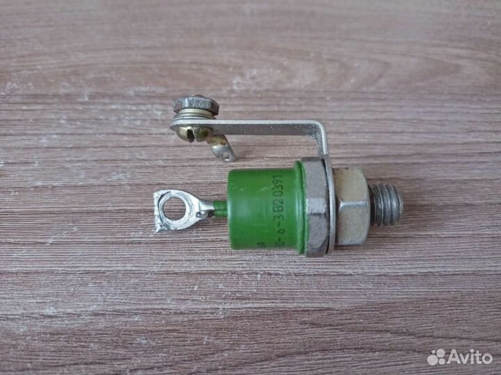 Тиристор симметричный (симистор) 2тс142-80-6