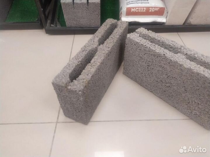 Керамзитобетонный блок с одной из баз