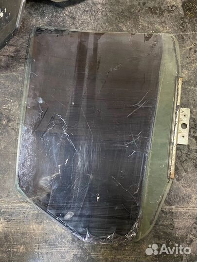 Стекло задней двери kalina