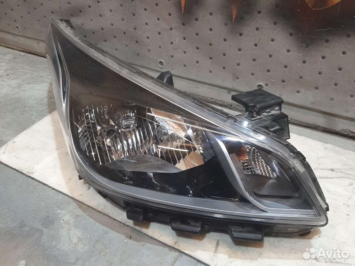 Фара правая Kia Rio 4