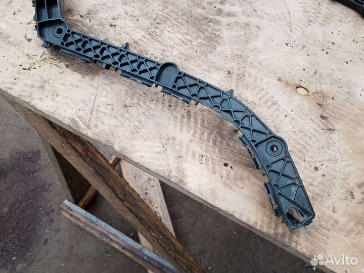 Кронштейн бампера задний левый Toyota Land Cruiser