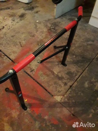 Турник настенный