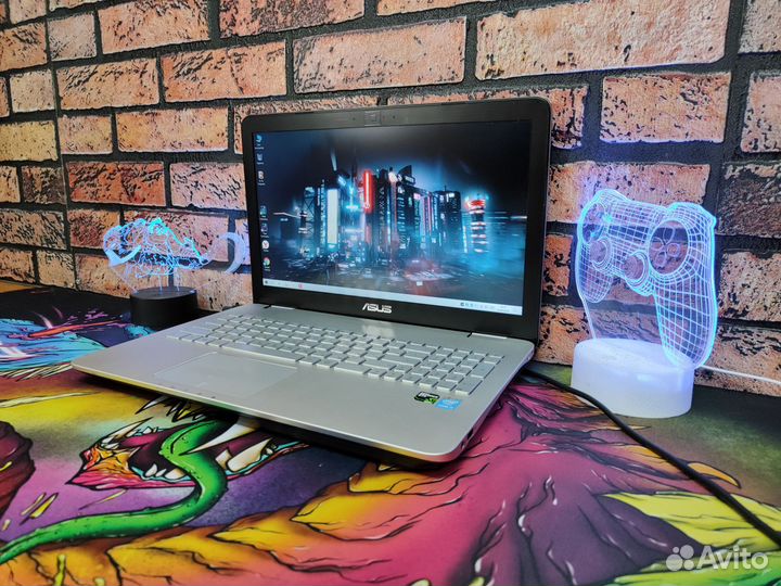 Игровой ноутбук Asus i5 GTX 16GB озу SSD