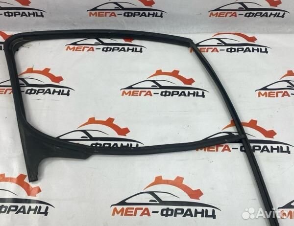 Уплотнитель стекла двери передний правый Citroen