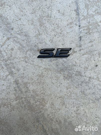 Эмблемы значки камри