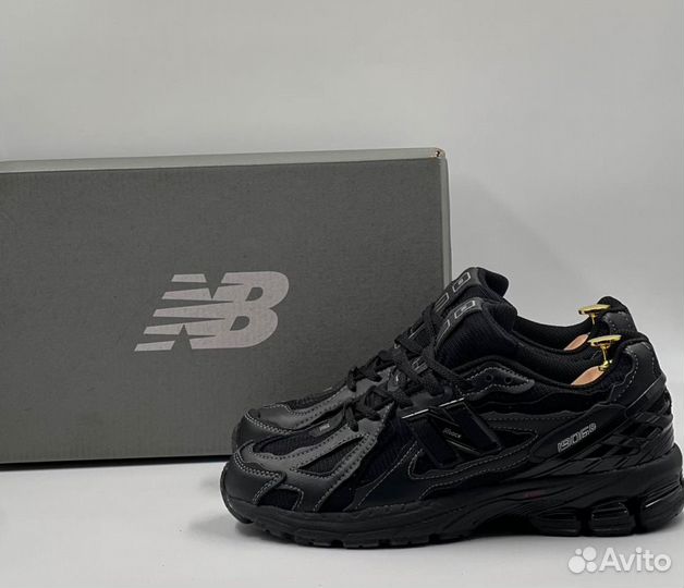 Черные New Balance 1906