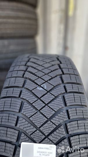 Pirelli Ice Zero FR 245/45 R20 103H