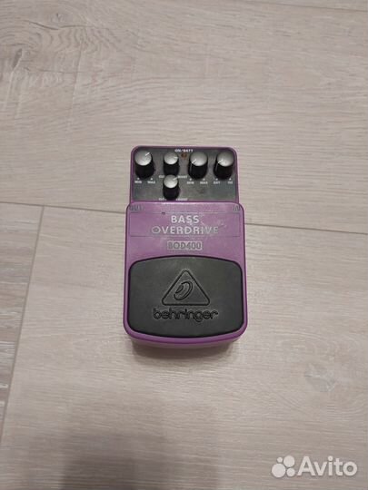 Behringer BOD400 педаль для бас гитары