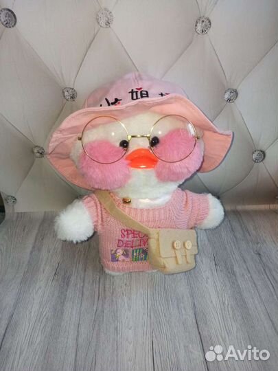 Игрушка мягкая уточка Lalafanfan в одежде и в очка