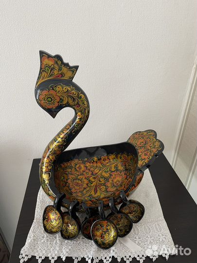 Хохломская роспись. Статуэтка ковш Лебедь