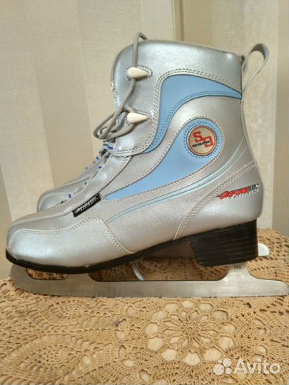 Фигурные коньки женские размер 40