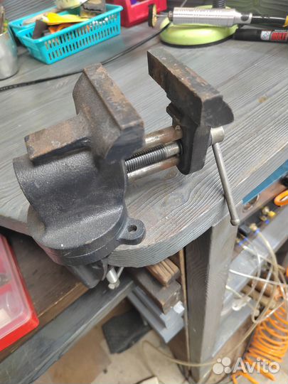 Тиски настольные