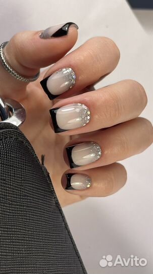 Маникюр с покрытием лаком