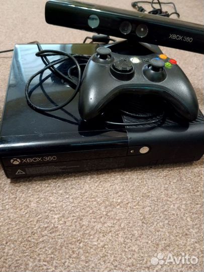 Xbox 360 (model 1538) 500 gb + 3 джойстика