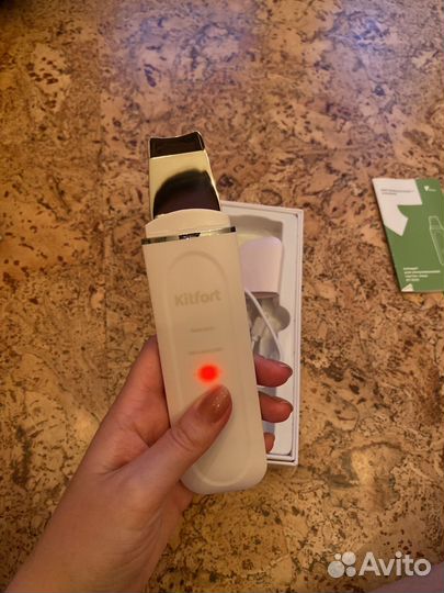 Ультразвуковой аппарат для чистки лица