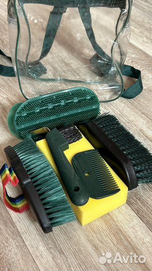 Набор щеток для лошади