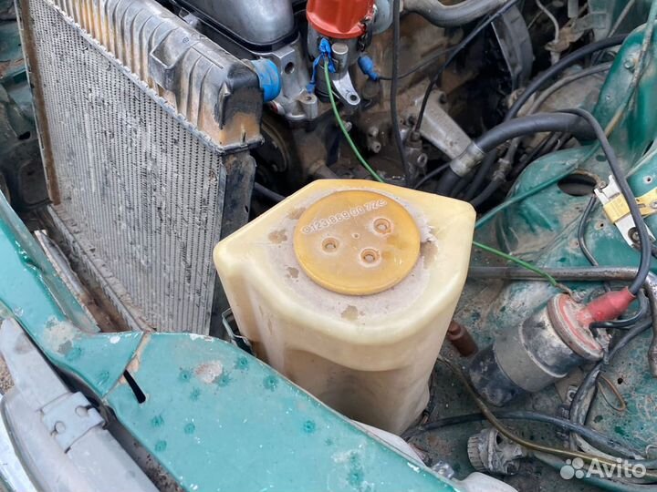 Бочок омывателя Mercedes W123