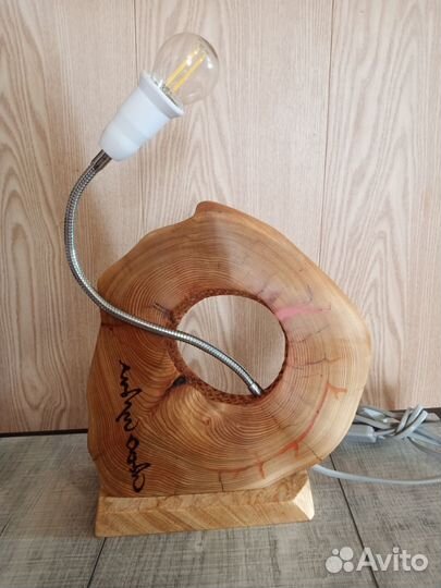 Светильник настольный