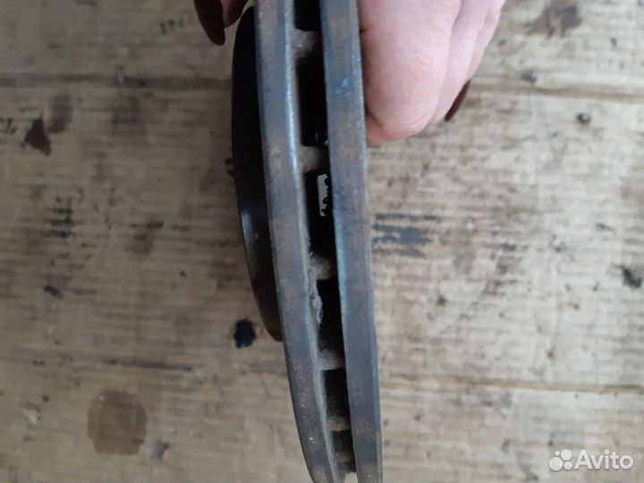 Диск тормозной передний Фольксваген Гольф 2