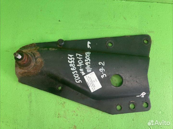 Кронштейн цилиндра подъема кабины iveco stralis