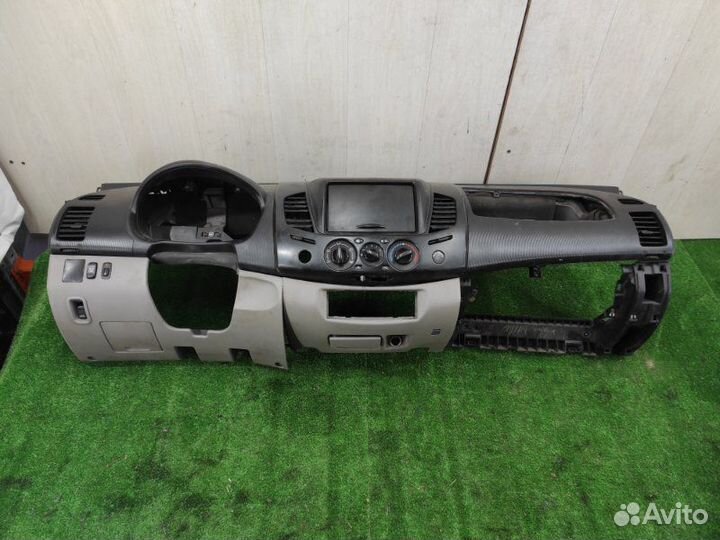 Панель передняя салона (торпедо) Mitsubishi L200