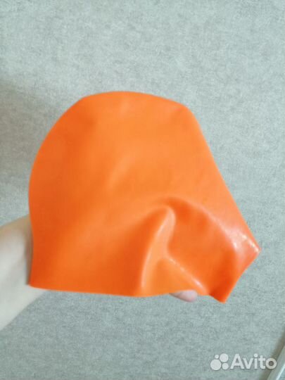 Очки и шапочка для плавания