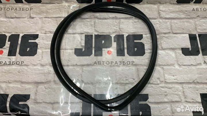 Уплотнитель двери передний правый Infiniti Fx50