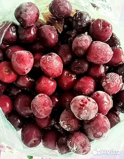 Замороженная черешня и клубника