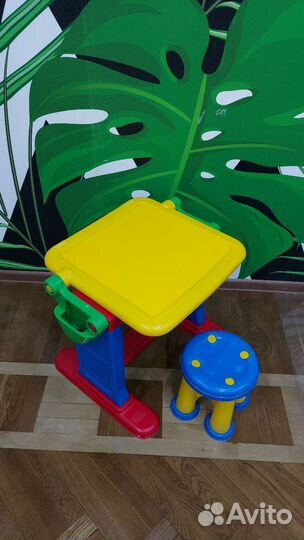 Детский стол и стул + мольберт