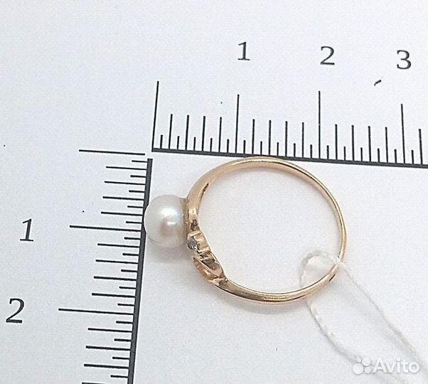 Кольцо с синтетическим камнем Золото