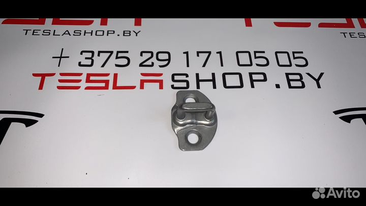 Петля замка двери Tesla Model 3 2019 1107262-00-C