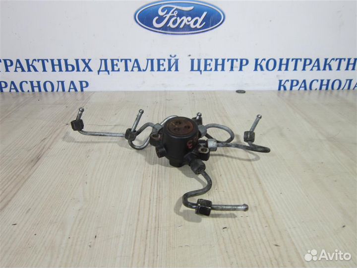Топливная рампа Ford Focus 2 2008-2011