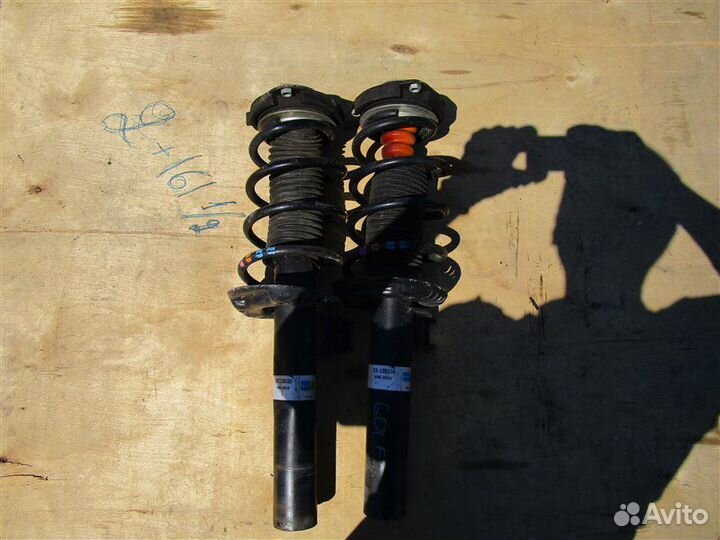 Стойка подвески передняя Volkswagen Golf Plus 5M1