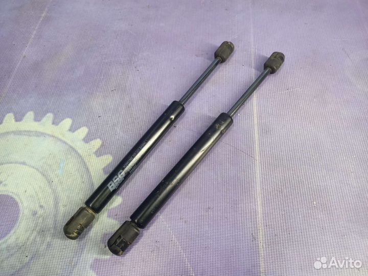 Амортизатор багажника Volkswagen Bora/Passat/Jetta