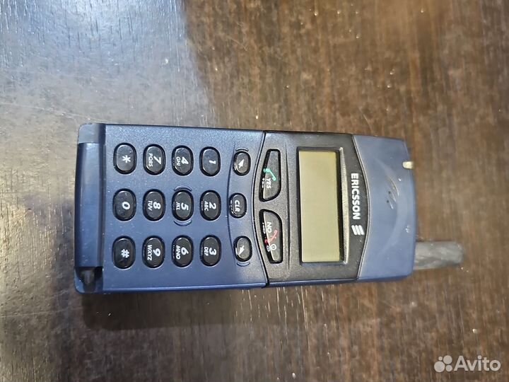 Телефон Ericsson LX588