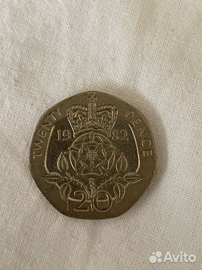 Монета 20 pence 1982 года