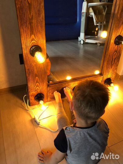 Гримерное зеркало с подсветкой